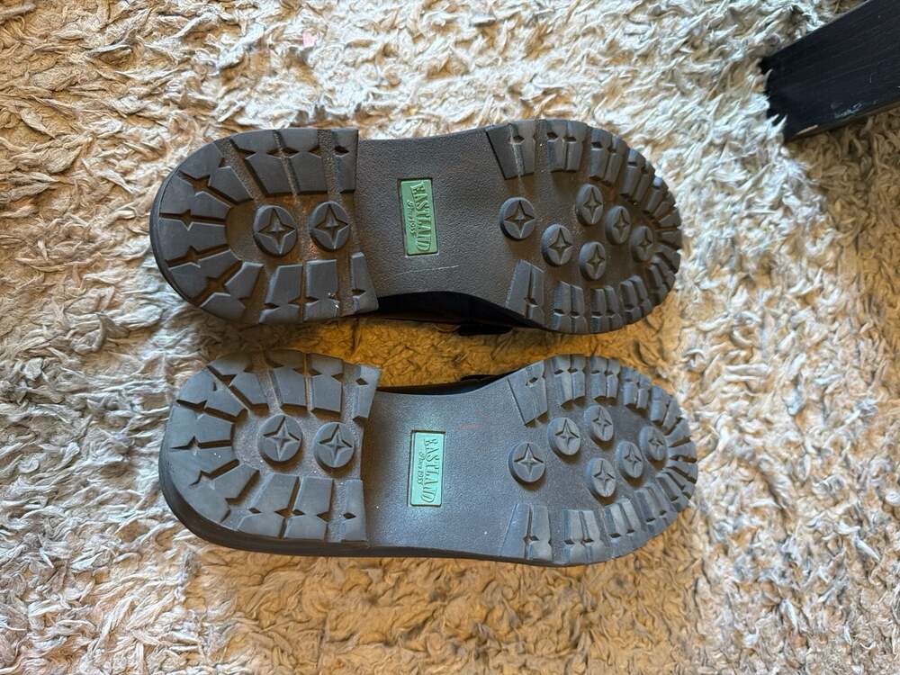 Eastland Newbury Women's Black Leather Lug Sole Penny Loafers Size 7M - Picture 4 of 4